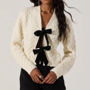 ASTR the Label Velvet Bow
Cardigan